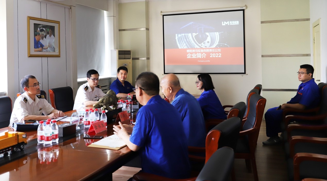 遼寧朝陽(yáng)海關(guān)關(guān)長(zhǎng)喬庚一行蒞臨浪馬輪胎